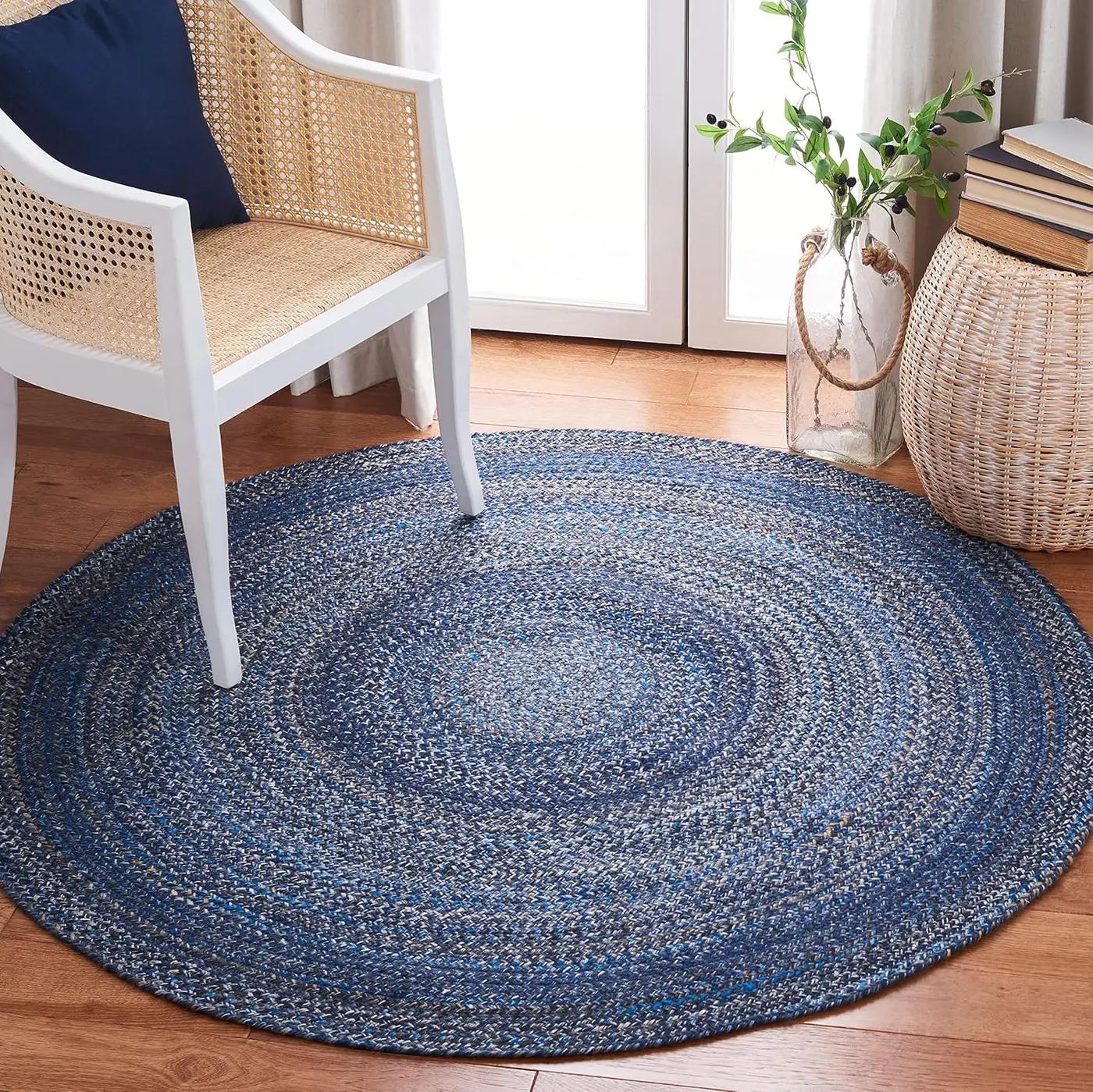 SAFAVIEH Braided Collection 5' Round Navy BRD851N Handmade Country Cottage Reversible Area Rug